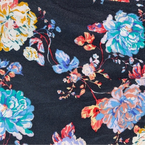 O’Neill | Floral Pull-On Shorts | Black Multicolor | M - Picture 6 of 7